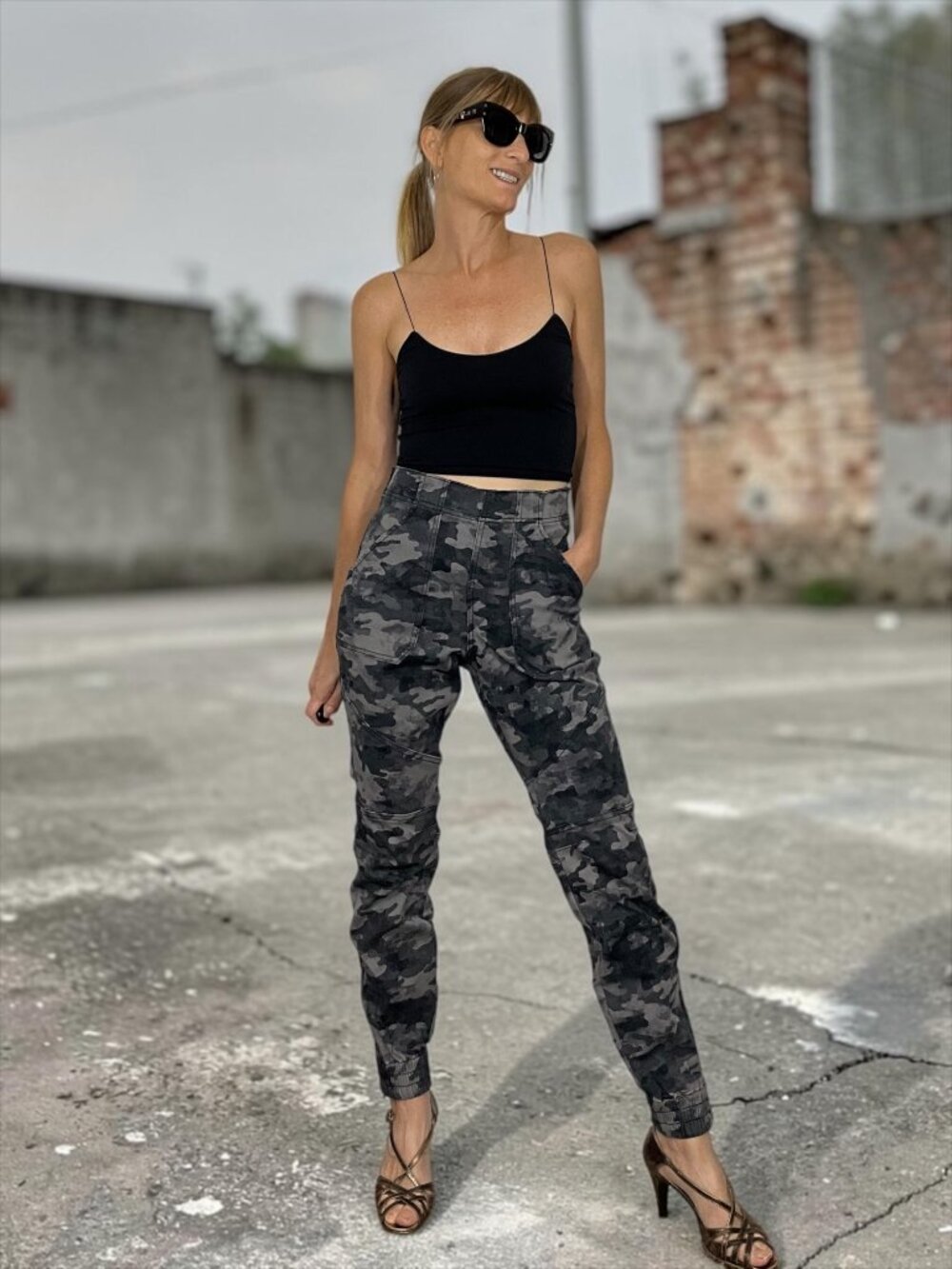 Spanx Stretch Twill Cargo Jogger Pant S Camo Ankle Zips Fall Fashion